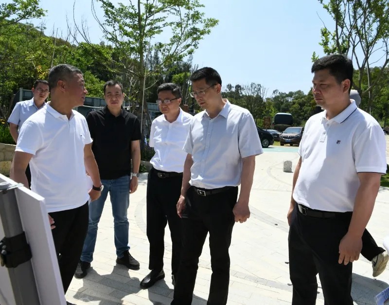 縣委主要領(lǐng)導(dǎo)開展“四下基層”現(xiàn)場(chǎng)辦公活動(dòng) 指導(dǎo)推進(jìn)重點(diǎn)項(xiàng)目建設(shè)，并開展巡林、巡河工作